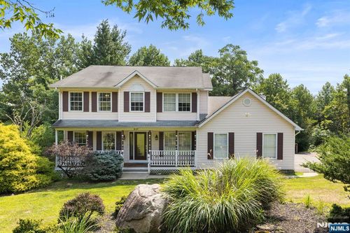 517 Kings Point Trl, Franklin Lakes, NJ, 07417-1543 | Card Image