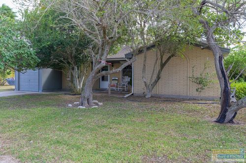 634 1st St, Port Isabel, TX, 78578-4121 | Card Image