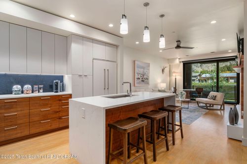 402-680 S Cache St, Jackson, WY, 83001-8694 | Card Image