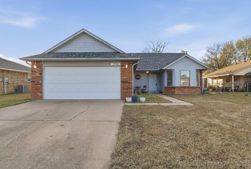 17740 Santa Fe Pl, Mounds, OK, 74047-4718 | Card Image