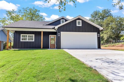 222 W 12th Ave, Bristow, OK, 74010-2000 | Card Image