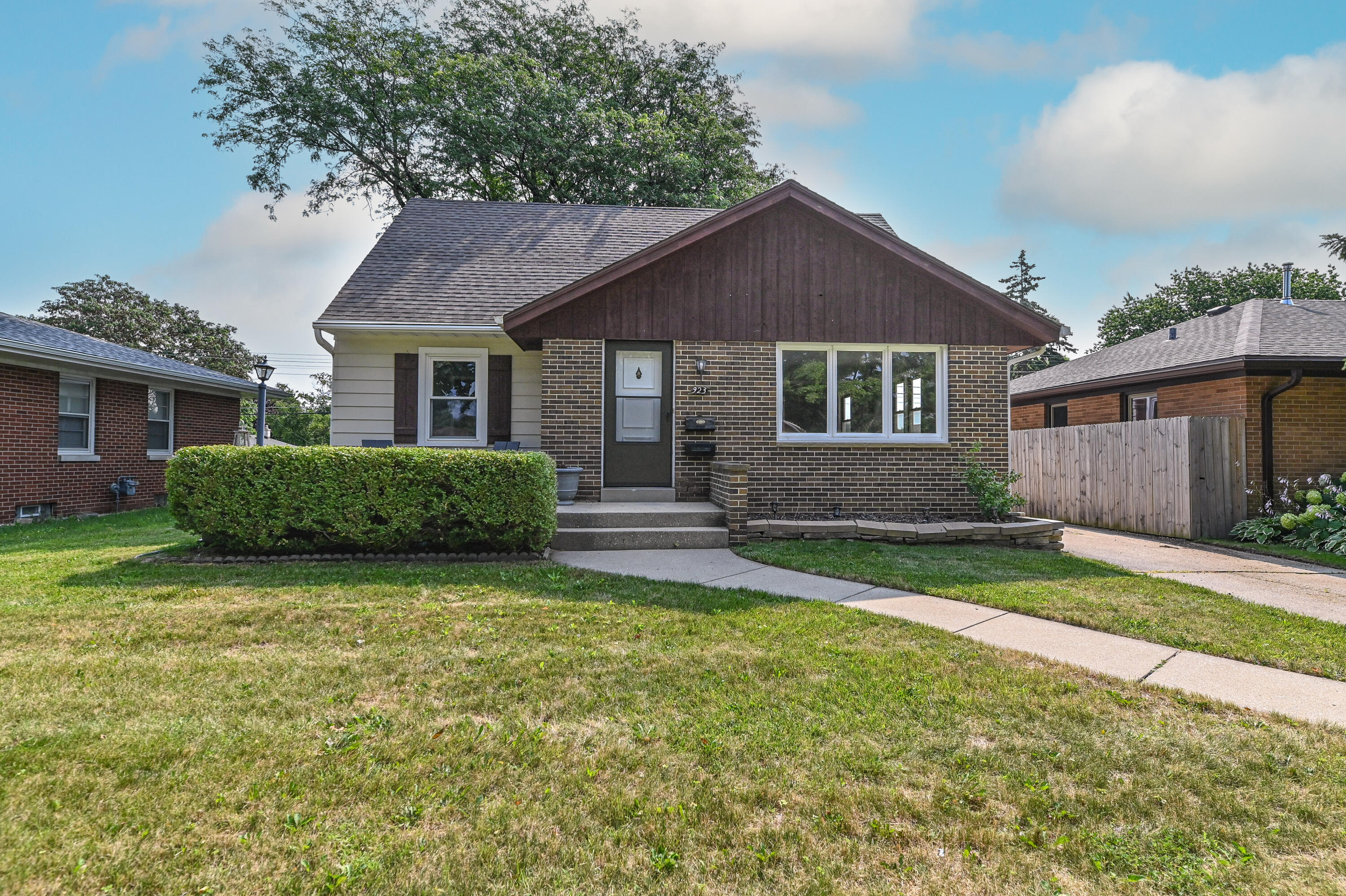 Illinois St, Racine, WI 53405