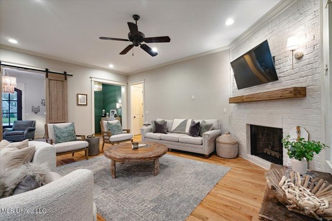 Living Room | Image 10