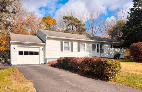 39 Oxford Cir, Troy, NY, 12180-7051 | Card Image