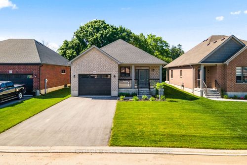 113 Emerson Way, Durham, ON, N0G1R0 | Card Image