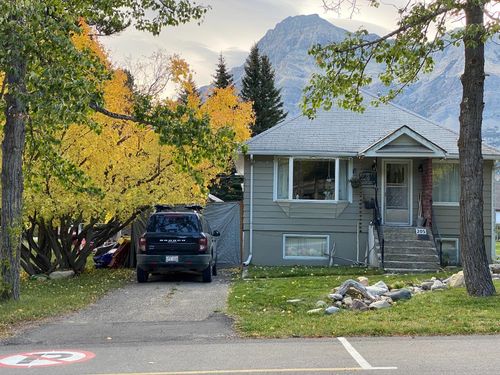 205 Evergreen Ave, Waterton Park, AB, T0K2M0 | Card Image