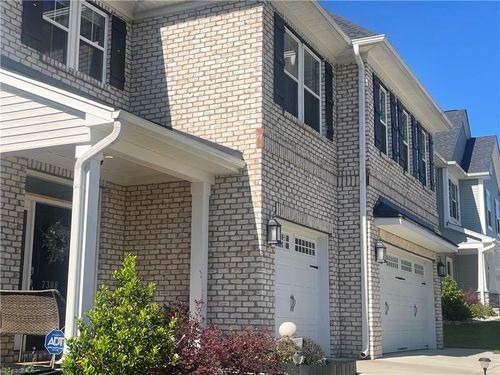 7388 Deerhurst Ln, Kernersville, NC, 27284-6861 | Card Image