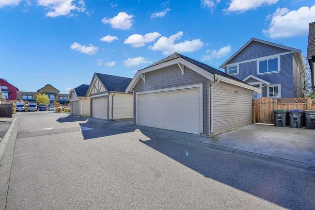19151 72 Ave Avenue, House other with 5 bedrooms, 3 bathrooms and 3 parking in Surrey BC | Image 40