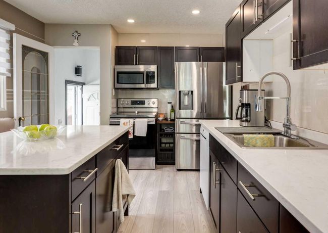 1040 16 Street Ne, House other with 5 bedrooms, 2 bathrooms and 3 parking in Calgary AB | Image 9