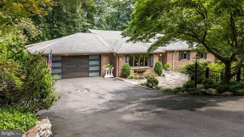 24 Springtree Ln, YARDLEY, PA, 19067-1830 | Card Image