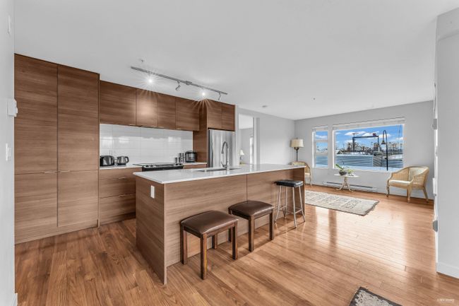 305 - 1677 Lloyd Avenue, Condo with 2 bedrooms, 0 bathrooms and 1 parking in North Vancouver BC | Image 2