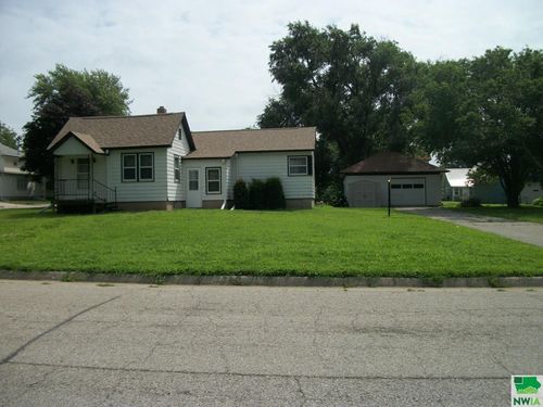 320 Pearl St, Aurelia, IA, 51005-5701 | Card Image