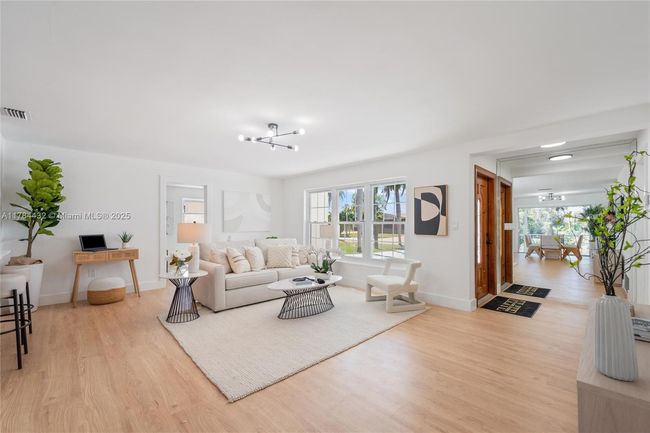 3833 Sw 67 Th Ter, House other with 4 bedrooms, 2 bathrooms and null parking in Miramar FL | Image 5