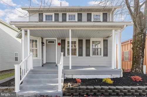 28 W Main St, FAIRFIELD, PA, 17320-8323 | Card Image