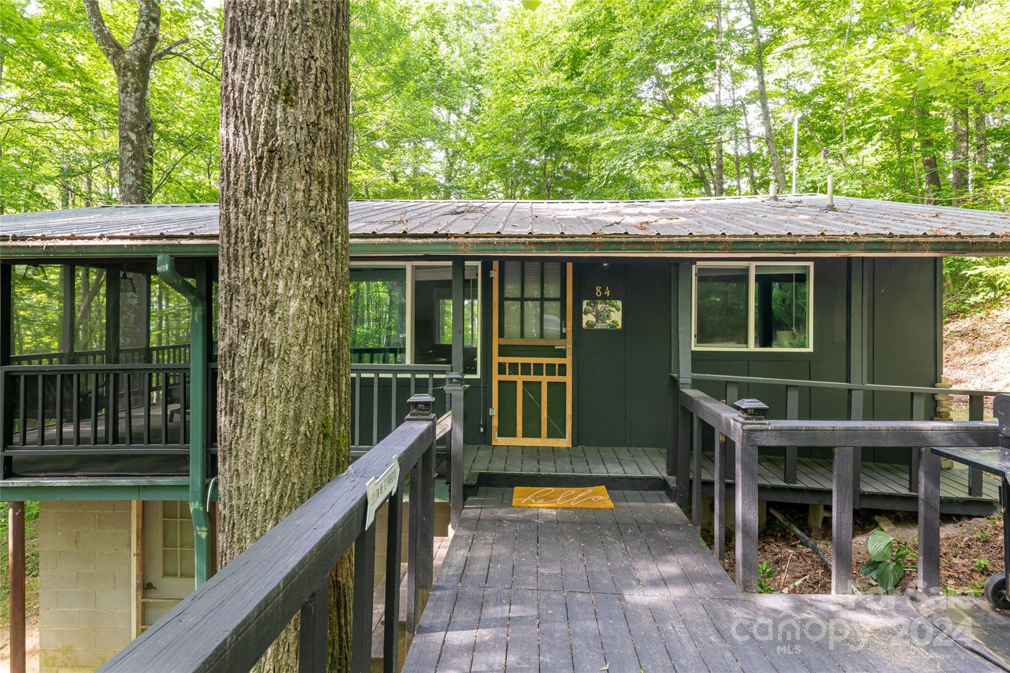Mcmillan Dr, Hendersonville, NC 28792