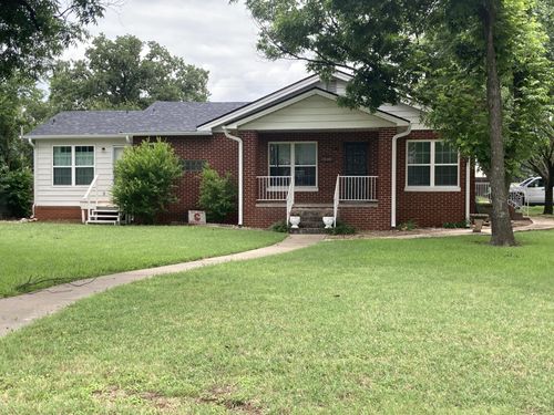 1101 Cherry St, Graham, TX, 76450-3827 | Card Image