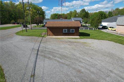 17688 Mahoning Ave, Lake Milton, OH, 44429-9533 | Card Image