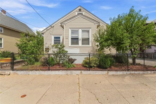 106 John Street, Pawtucket, RI, 02861 | Card Image