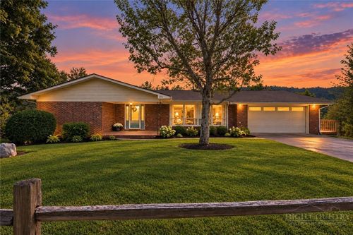 304 Evergreen Ln, Boone, NC, 28607-9468 | Card Image