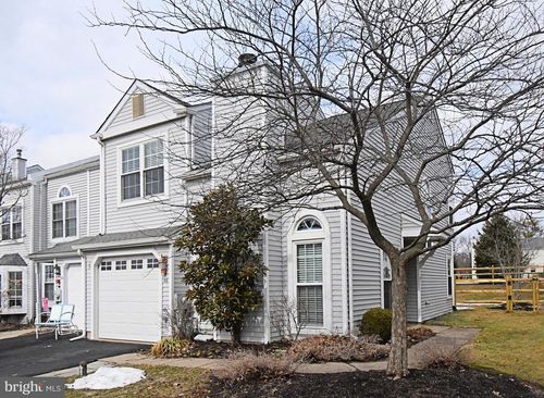 32 Skyview Way, NEWTOWN, PA, 18940-1100 | Card Image