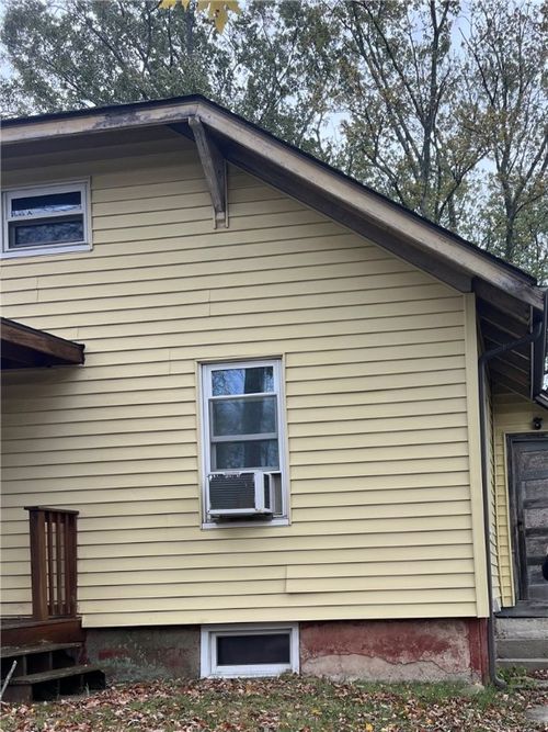 63 Shore Rd, Riverside, RI, 02915-4525 | Card Image