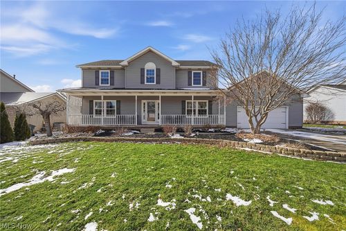 5609 Oakridge Dr, Louisville, OH, 44641-8875 | Card Image