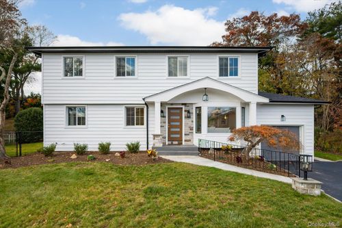 134 Forest Dr, Jericho, NY, 11753-2323 | Card Image