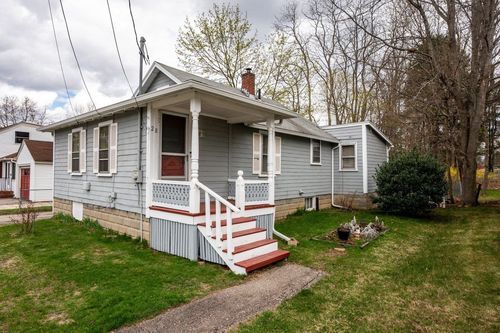 28 Whittier St, Dover, NH, 03820-2618 | Card Image