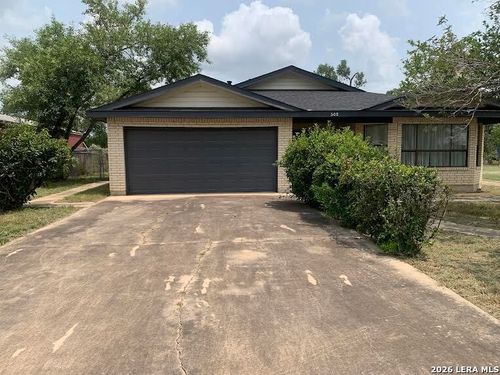 508 Crouch Ave, Devine, TX, 78016-2026 | Card Image