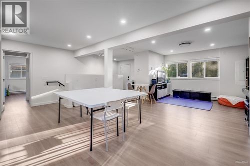 7843 Wedgewood St, Burnaby, BC, V5E2E5 | Card Image