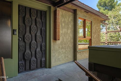 469 Sycamore Gln, Pasadena, CA, 91105-1352 | Card Image