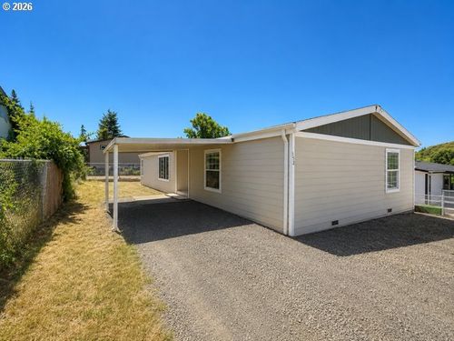 152 Ne Scofield Ave, Roseburg, OR, 97470-3625 | Card Image
