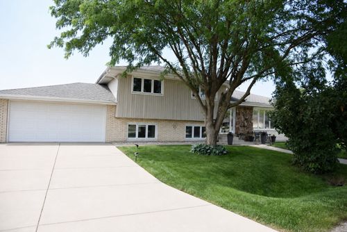 10501 81st Ave, Palos Hills, IL, 60465-1817 | Card Image