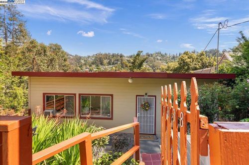 5838 Nottingham Dr, Oakland, CA, 94611-2165 | Card Image