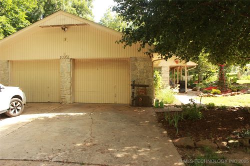 10951 S 209th East Ave, Broken Arrow, OK, 74014-3554 | Card Image