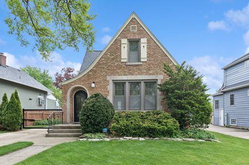 303 N Willow Rd, Elmhurst, IL, 60126-2453 | Card Image