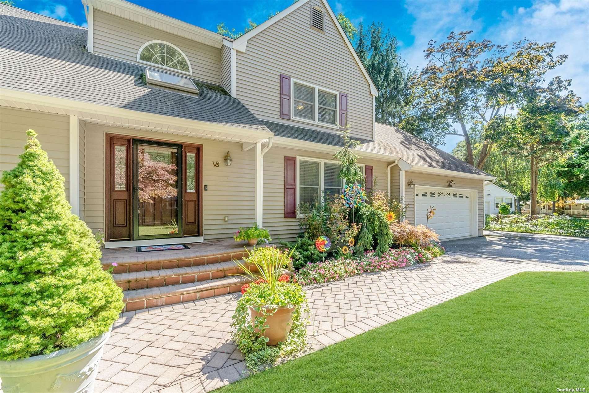 18 Poplar Drive, For Sale in Smithtown Zoocasa