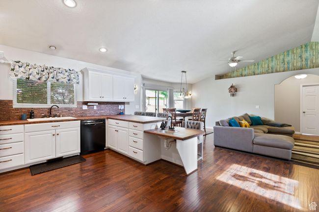 1092 470, House other with 5 bedrooms, 3 bathrooms and 2 parking in Providence UT | Image 6