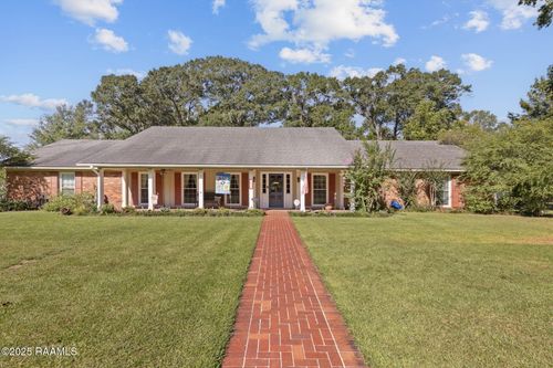 1011 Martinez Dr, Opelousas, LA, 70570-8211 | Card Image