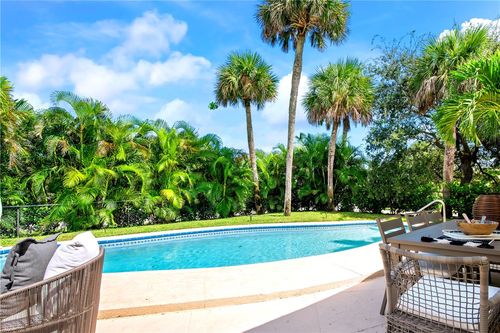 3735 Eagle Dr, Vero Beach, FL, 32963-1652 | Card Image