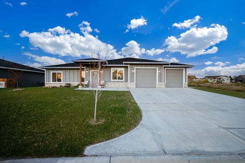 634 Sweetwater Cir, Maize, KS, 67101-8100 | Card Image