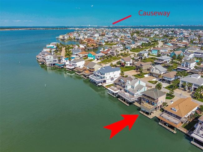 Direct access to the bay, close to the causeway for easy travel. | Image 39