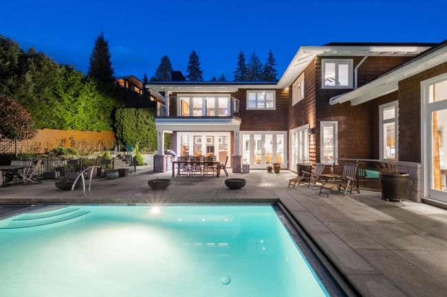 1411 29 Th Street, House other with 6 bedrooms, 5 bathrooms and 4 parking in West Vancouver BC | Image 2