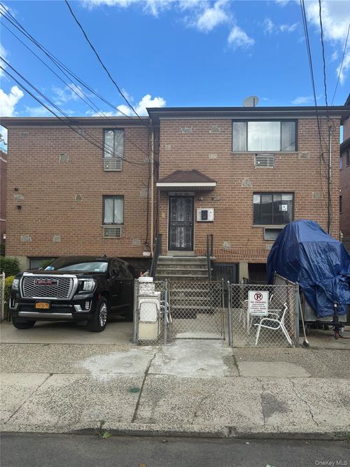 5831 136th St, Flushing, NY, 11355-5262 | Card Image