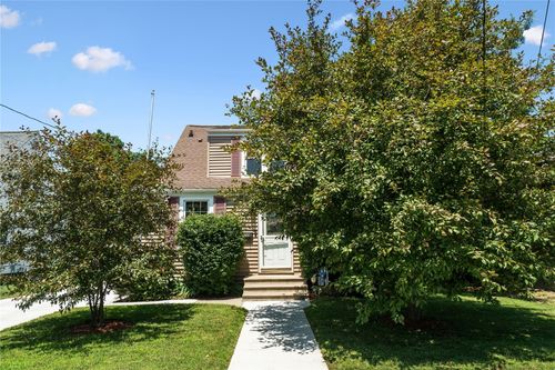 1207 E 4th St, Vinton, IA, 52349-2318 | Card Image