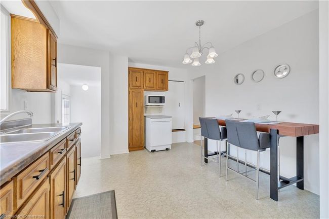 9254 Esplanade Dr, House other with 3 bedrooms, 2 bathrooms and 2 parking in Windsor ON | Image 7