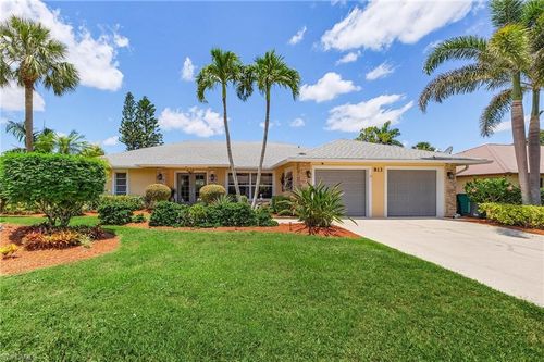 813 Saint Andrews Blvd, NAPLES, FL, 34113-8923 | Card Image