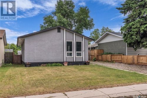 37 Pope Cres, Saskatoon, SK, S7L5K1 | Card Image