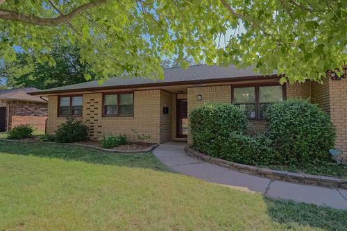 1927 N Homestead St, Wichita, KS, 67208-1811 | Card Image