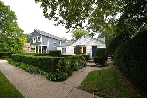 1570 Dewey Ave, Evanston, IL, 60201-4080 | Card Image